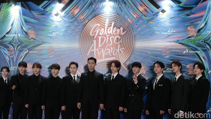 SEVENTEEN di Red Carpet Golden Disc Awards 2024