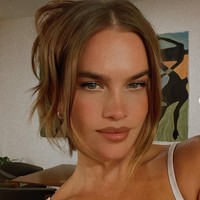 Stormi pernah menjajal dunia akting. Mantan ratu kecantikan ini pernah mendapat peran kecil di sejumlah proyek film, video klip dan satu episode di serial ‘Brooklyn Nine-Nine’. Foto: Instagram/@stormibree