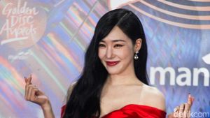 Gaun Merah Tiffany Young di Red Carpet GDA 2024