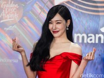 Gaun Merah Tiffany Young di Red Carpet GDA 2024