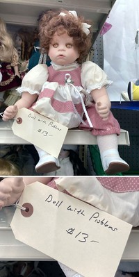 Siapa yang menyangka kalau daftar mainan anak berikut ini sepertinya gagak desain. Bukannya menjadi lucu atau keren, malau tampak aneh dan menyeramkan.