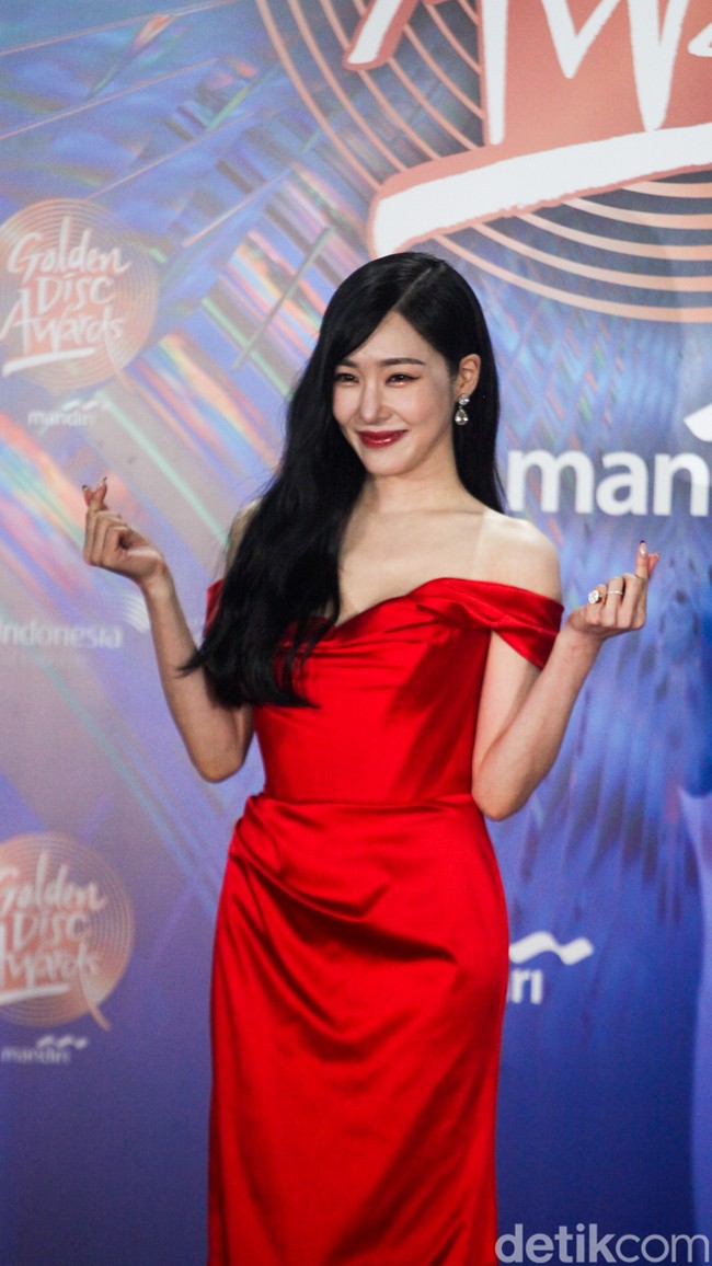 Sementara itu, Tiffany Young SNSD yang menjadi presenter Golden Disc Awards 2024 tampil standout dalam balutan gaun berwarna merah. Rambut panjangnya dibiarkan terurai. Tiffany Young SNSD terlihat bak real life princess di red carpet.Foto: dok. Andhika Prasetia/detikcom