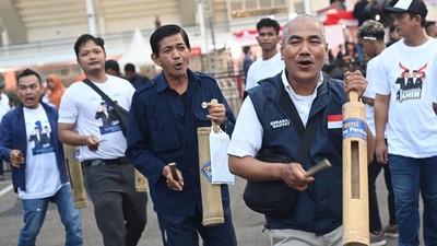 Aksi Pendukung di Debat Ketiga Pilpres 2024