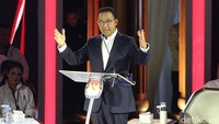Capres nomor urut 1 Anies Baswedan memulai debat capres ketiga dengan melemparkan sindiran keras. Anies menyindir program food estate singkong. Ia menyebut food estate singkong menguntungkan kroni, merusak lingkungan dan tidak menghasilkan.