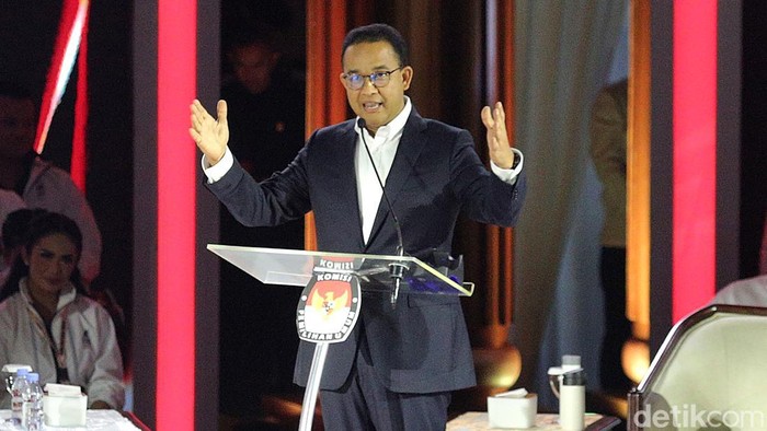 Anies Memulai Debat Capres Ketiga dengan Sindiran Keras Anies Memulai Debat Capres Ketiga dengan Sindiran Keras