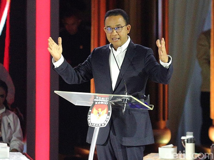 Anies Memulai Debat Capres Ketiga dengan Sindiran Keras
