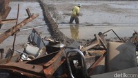 Pihak KNKT saat ini masih melakukan proses investigasi untuk mengetahui penyebab dari tabrakan ini. (Foto: Wisma Putra/detijabar).