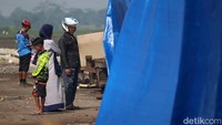 orang meninggal dunia, di antaranya masinis, asisten masinis, pramugara dan sekuriti KA. (Foto: Wisma Putra/detikjabar).