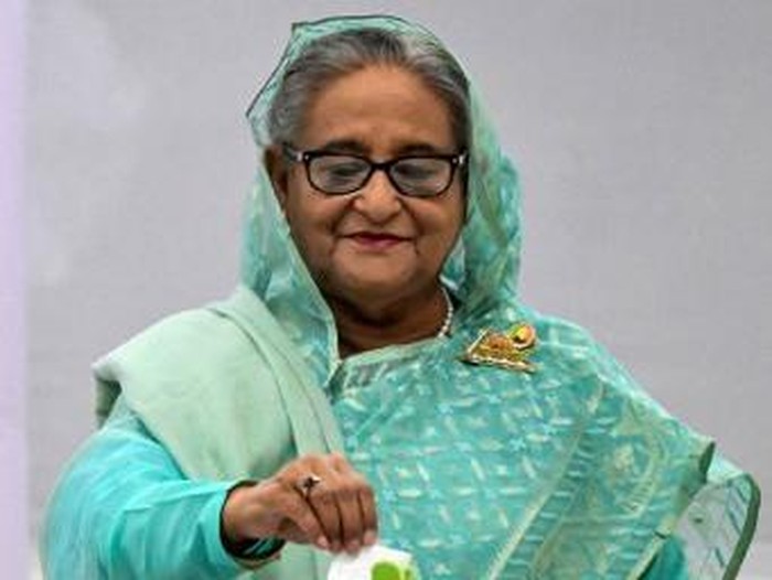 Bangladeshs Prime Minister Sheikh Hasina casts her vote at a polling station in Dhaka on January 7, 2024. Bangladesh began voting on January 7, in an election guaranteed to give a fifth term in office to Prime Minister Sheikh Hasina, after a boycott led by an opposition party she branded a 
