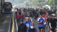 Pada hari bebas kendaraan pertama tahun 2024, area CFD dipenuhi warga untuk beraktivitas dan berolahraga.