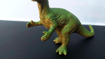 Kok tangan dinosaurusnya mirip kayak manusia. Foto: (Bored Panda).