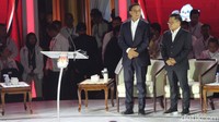Anies dan Cak Imin terlihat selalu mengenakan kemeja dan jas saat debat.