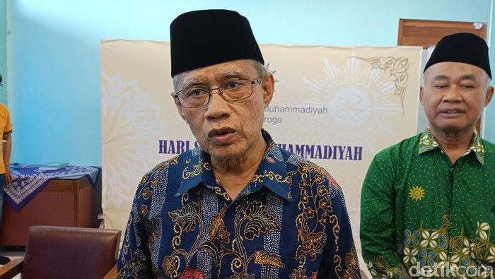 Ketua Umum PP Muhammadiyah, Haedar Nashir dalam jumpa pers usai acara Hari Syiar Muhammadiyah di Masjid Agung Wates, Kulon Progo, Minggu (7/1).