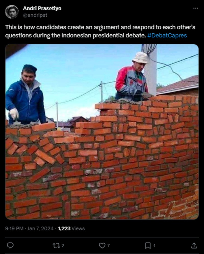 Debat capres Pilpres 2024 sudah digelar hari ini, Minggu (7/1/2023), dari pukul 19.00 WIB di Istora Senayan. Dari situ, banyak meme soal debat yang berlangsung.