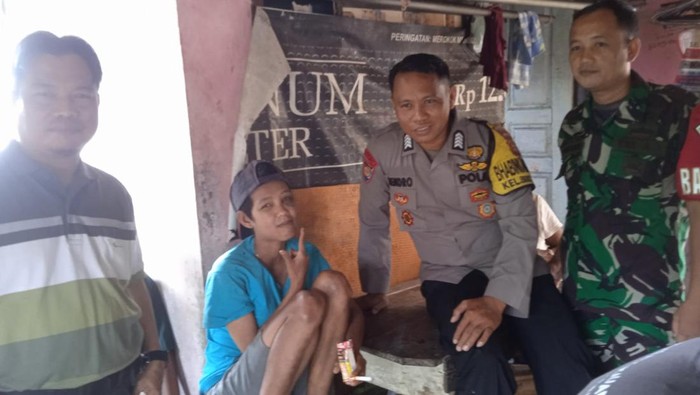 Erna Sari, ODGJ dijemput Dinsos Palembang karena meresahkan warga.