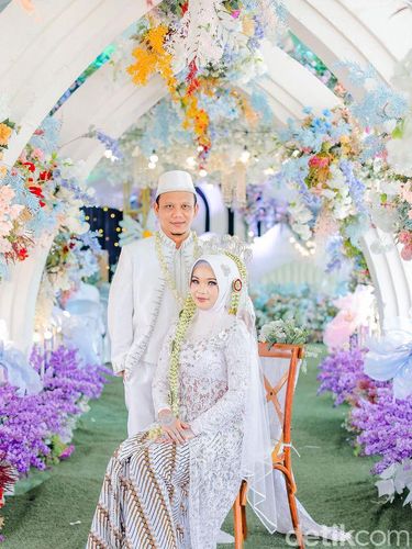 Foto pernikahan Rangga dan Sinta, pasangan viral di media sosial.