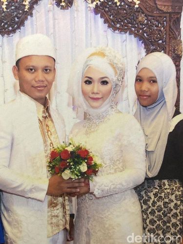 Foto pernikahan Rangga dan Sinta, pasangan viral di media sosial.