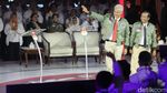 Ganjar-Mahfud Berjaket Bomber-Kacamata Hitam Ala Top Gun