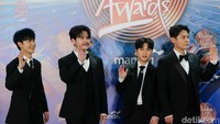 Mereka kompak mengenakan setelan jas saat menghadiri red carpet GDA 2024.   Foto: Andhika Prasetia/ detikcom