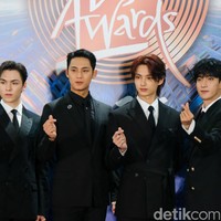 Pada ajang Golden Disc Awards 2024, Seventeen meraih piala Album Daesang/Album of the Year. Penghargaan tersebut mereka raih lewat album FML. Foto: Andhika Prasetia/Detikcom