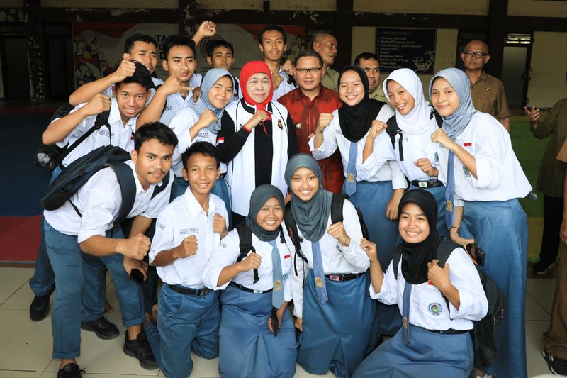 Gubernur Khofifah Indar Parawansa
