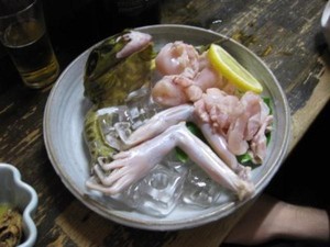 5 Hewan Ini Sering Dimakan Mentah, Ada Kodok dan Semut