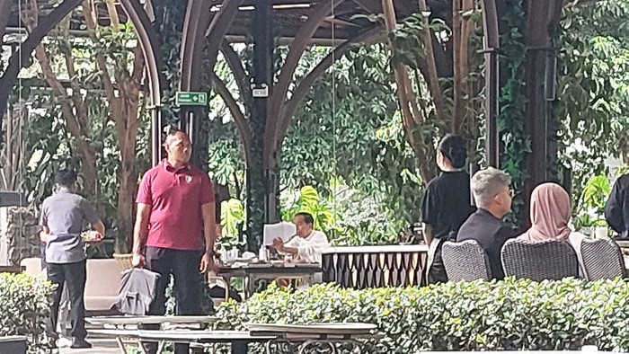 Jokowi makan siang dengan Zulhas (Sholihin-detikcom)