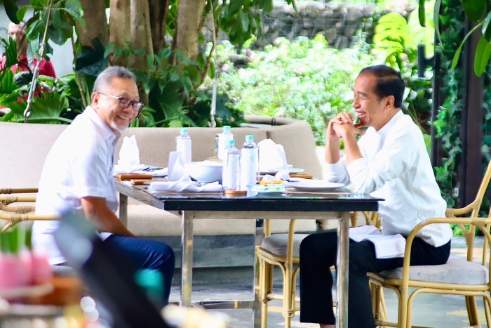 Jokowi Makan Siang dengan Zulhas