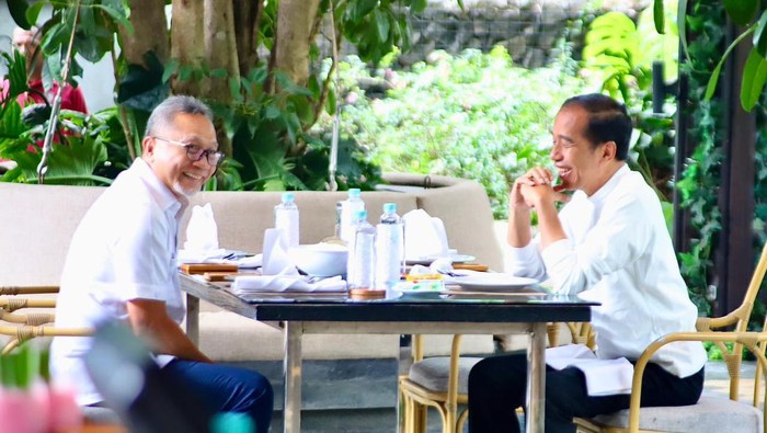 Jokowi Makan Siang dengan Zulhas