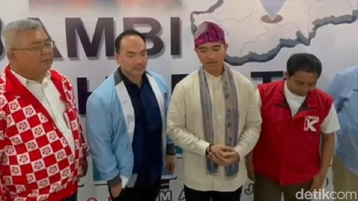 Kaesang Pengarep saat tiba di Jambi.