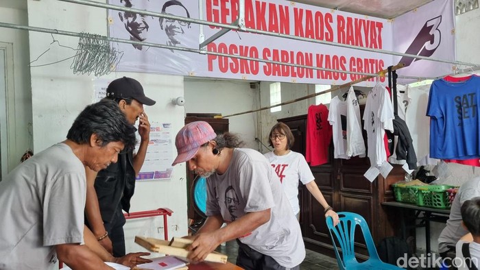 Suasana posko gerakan kaos rakyat di Jalan Melati Wetan No.38, Baciro, Gondokusuman, Kota Jogja, tepatnya depan Gereja Katolik Kristus Raja, Minggu (7/1/2024).