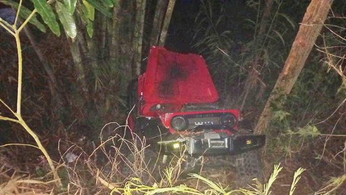 Kondisi Hardtop merah yang ringsek tewaskan Sekretaris TKD Prabowo-Gibran Bali Ketut Ridet di tanjakan Desa Songan, Kintamani, Bangli, Sabtu (6/1/2024). (Istimewa)