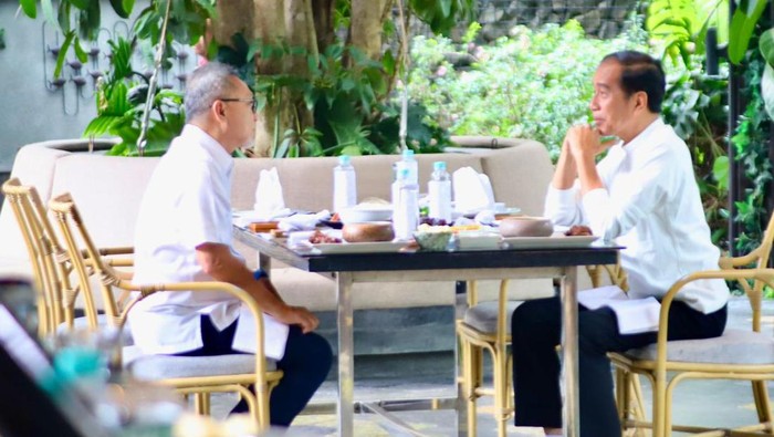 Makan Siang Bareng Jokowi, Zulhas Didampingi Blue Squad PAN