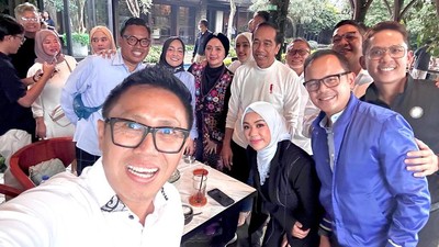 Makan Siang Bareng Jokowi, Zulhas Didampingi Blue Squad PAN