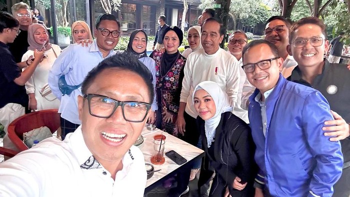 Makan Siang Bareng Jokowi, Zulhas Didampingi Blue Squad PAN