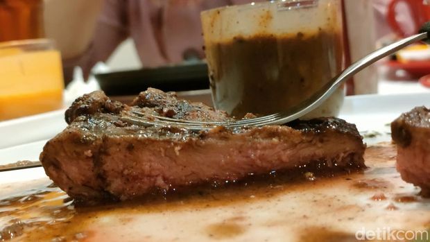 Menjajal tempat makan steak baru yang worth it di Garut.