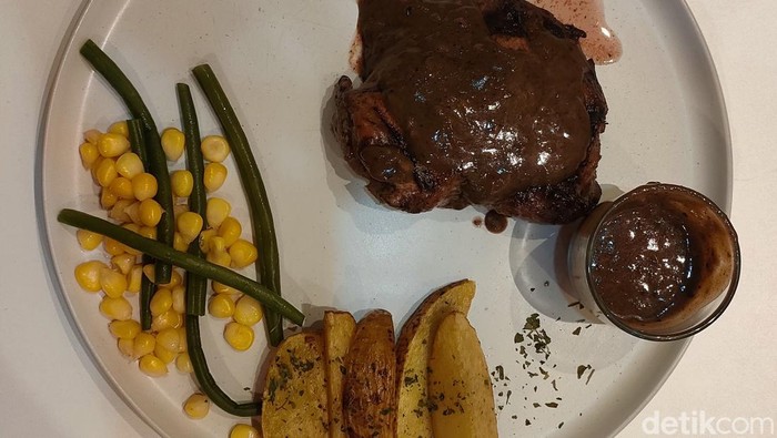 Menjajal tempat makan steak baru yang worth it di Garut.