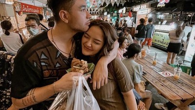 Mesranya Krisjiana Baharudin dan Siti Badriah Saat Makan Bakso dan Ayam Goreng