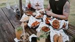 Mesranya Krisjiana Baharudin dan Siti Badriah Saat Makan Bakso dan Ayam Goreng