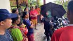 Momen Bupati Sleman Cek Lokasi Bencana Angin Kencang di Kapanewon Minggir