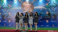 NewJeans sebelumnya menerima piala Best Digital Song. Mereka juga menemani produser Min Hee Jin menerima piala Best Producer di GDA 2024. Foto: Andhika Prasetia/ detikcom