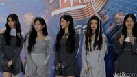 Untuk pertama kalinya, NewJeans tiba di Indonesia dan menghadiri Golden Disc Awards 2024 yang berlangsung di Jakarta International Stadium (JIS), Jakarta Utara, tadi malam.   Foto: Andhika Prasetia/ detikcom
