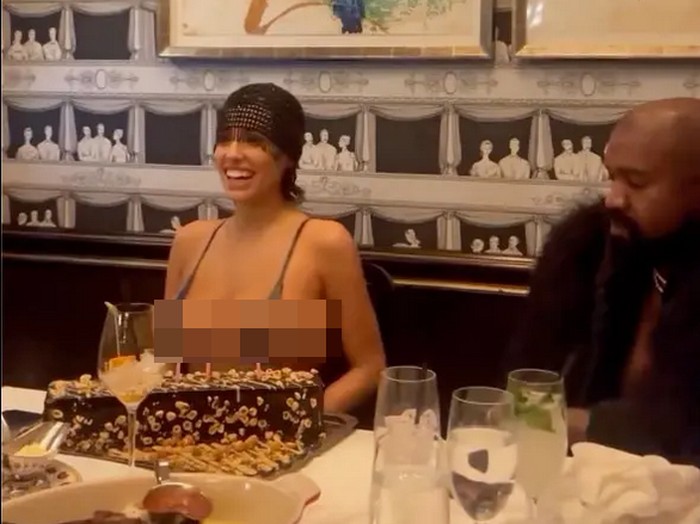 Keluarga Kardashian-West saat rayakan Natal