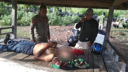 Penjual ikan bernama Aidin Ahmad ditemukan tak bernyawa di sebuah baruga atau gazebo di pinggir jalan lintas Sumbawa-Dompu, NTB, Minggu (7/1/2024). (Foto: Istimewa)