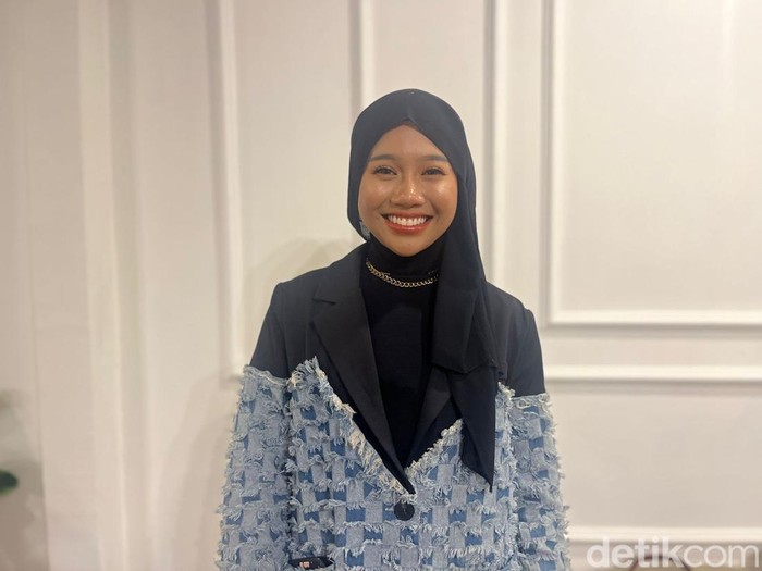 Penyanyi jebolan Indonesian Idol 2018, Ayuenstar