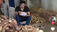 Profesi Arya Khan yang merupakan penjual singkong pun tak membuat Pinkan Mambo malu atau gengsi menerima pinangannya. Foto: TikTok Arya Khan Joget