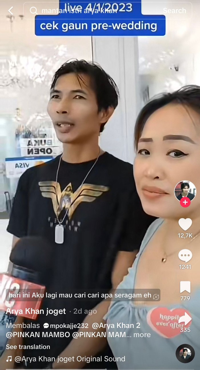 Potret Arya Khan dan Pinkan Mambo Jualan Singkong di Pasar Potret Arya Khan dan Pinkan Mambo Jualan Singkong di Pasar