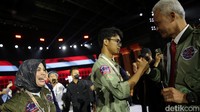 Hegemoni Amerika Serikat membuat seragam ini menjadi simbol kepemimpinan, dominasi, dan kekuatan, sehingga diadopsi di banyak negara termasuk Indonesia khususnya Pakaian Dinas Harian TNI Angkatan Darat.