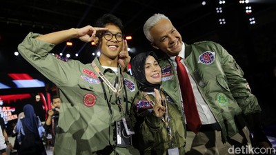 Potret Keluarga Ganjar Kompak Kenakan Jaket Bomber Ala Top Gun