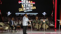 Selain itu, Prabowo juga mengatakan jika terpilih menjadi presiden, Indonesia akan terus menjalankan politik luar negeri bebas aktif. Dia yakin pilihan tersebut dapat mengamankan kondisi Indonesia.